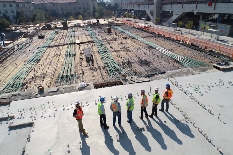 Equipe em obra com relatórios RDO e RTS
